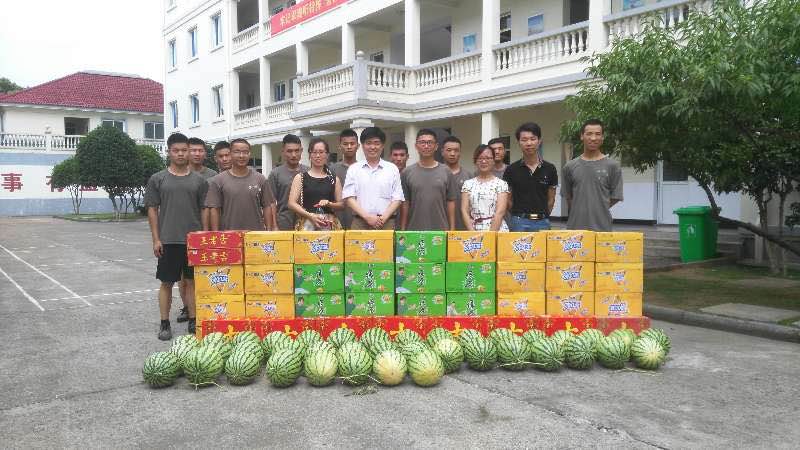 連續(xù)擁軍18年，情系軍營譜寫軍民魚水情.jpg